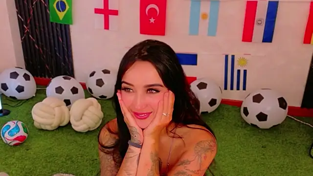 EmmyEvans1 Adlı Modelin Canlı XXX Sohbeti