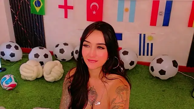 EmmyEvans1 Adlı Modelin Canlı XXX Sohbeti