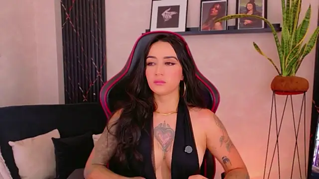 EmmyEvans1's Live XXX Chat