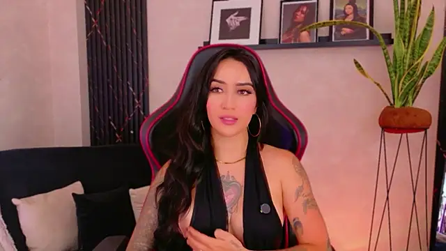 EmmyEvans1 লাইভ XXX চ্যাট