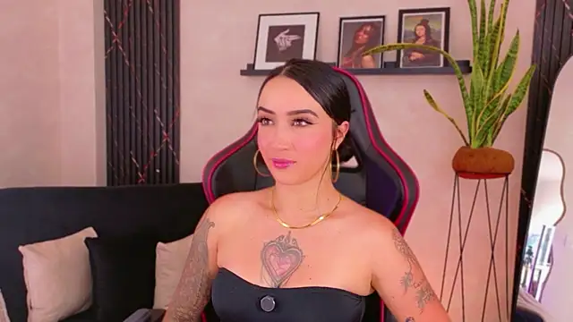 EmmyEvans1's Live XXX Chat