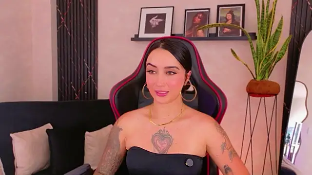 EmmyEvans1's Live XXX Chat