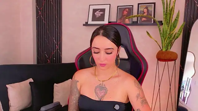 EmmyEvans1 Chat XXX in diretta
