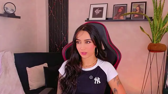 צ'אט XXX בשידור חי של EmmyEvans1