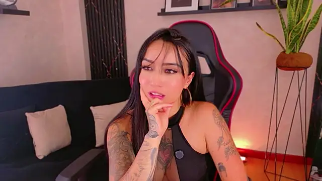 EmmyEvans1 Adlı Modelin Canlı XXX Sohbeti