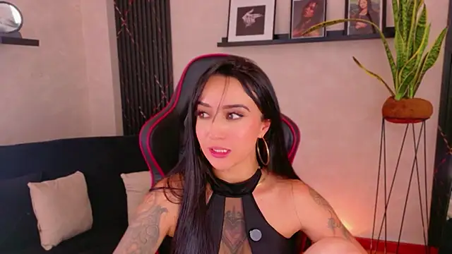 EmmyEvans1 Adlı Modelin Canlı XXX Sohbeti