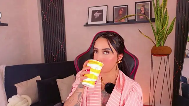 Chat XXX en directo de EmmyEvans1
