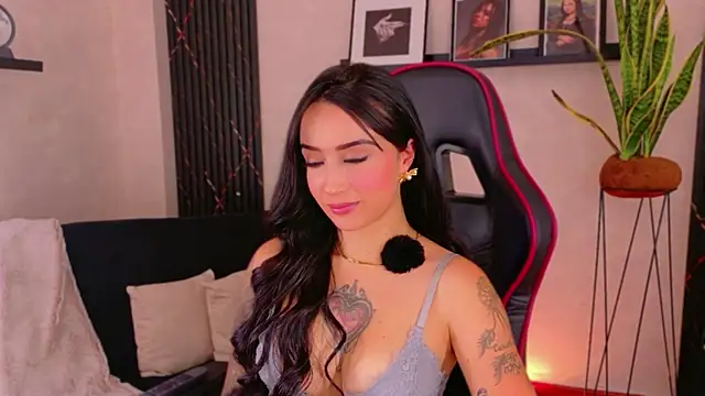 EmmyEvans1's Live XXX Chat