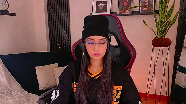 EmmyEvans1's Webcam Show