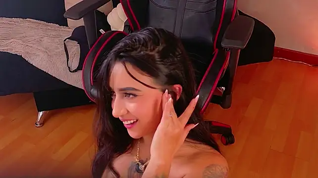 EmmyEvans1's Live XXX Chat