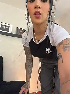 EmmyEvans1's Live XXX Chat