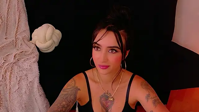 EmmyEvans1's Live XXX Chat