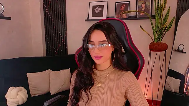 EmmyEvans1's Live XXX Chat