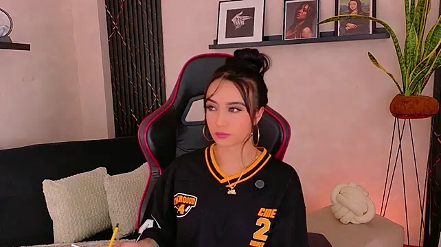 EmmyEvans1's Live XXX Chat