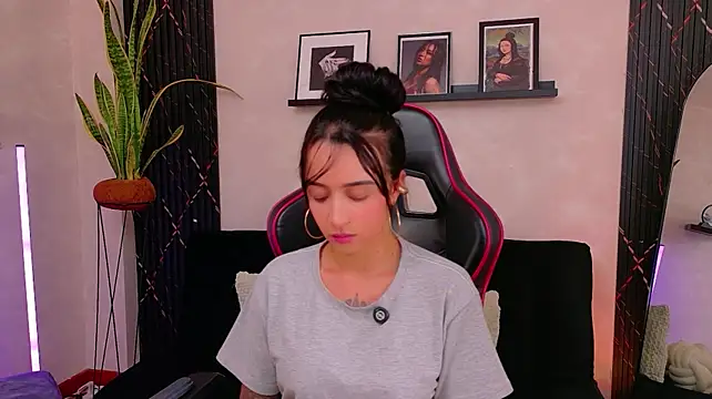 XXX chat uživo modela EmmyEvans1