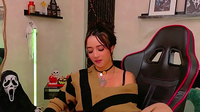 EmmyEvans1's Live XXX Chat