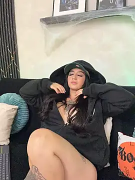 EmmyEvans1 Show in webcam