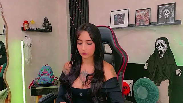 EmmyEvans1 Show in webcam
