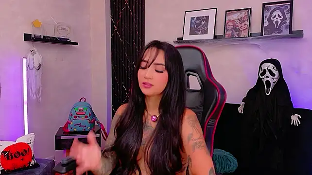 EmmyEvans1's Webcam Show