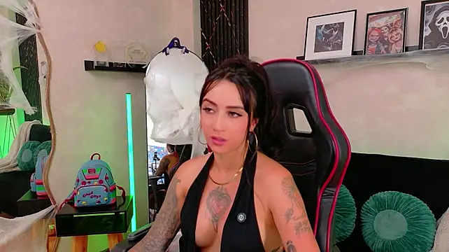 EmmyEvans1's Live XXX Chat