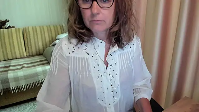 lauraoven Show in webcam
