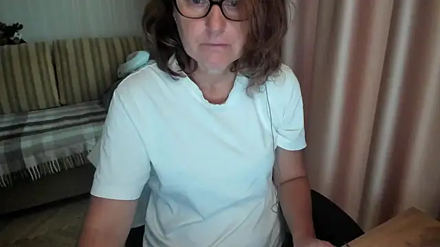 lauraoven XXX чат на живо