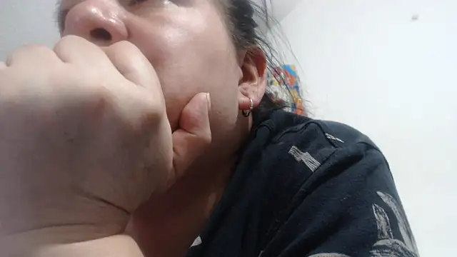 prettyangelsquirt Adlı Modelin Canlı XXX Sohbeti