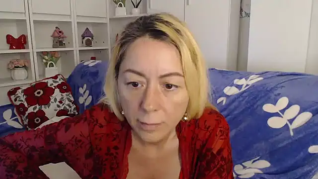 _karolynesyera_ Webcam show