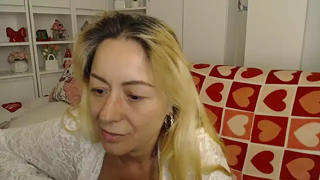 _karolynesyera_ Adlı Modelin Canlı XXX Sohbeti