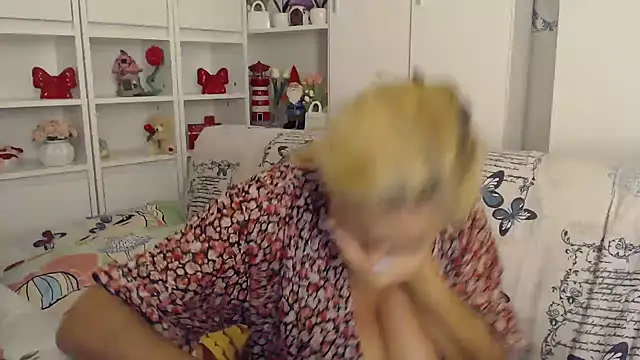 Chat +18 de _karolynesyera_ ao vivo