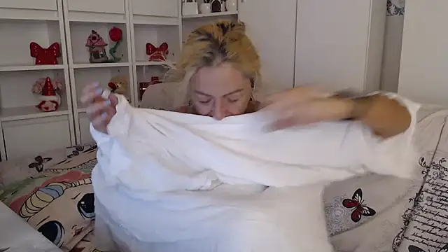 _karolynesyera_'s Live XXX Chat