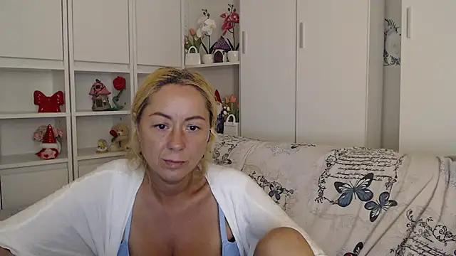 _karolynesyera_ Adlı Modelin Canlı XXX Sohbeti