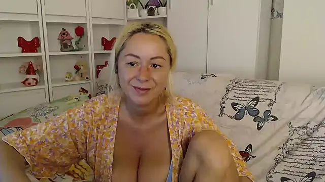 _karolynesyera_'s Live XXX Chat