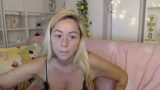 XXX chat uživo modela _karolynesyera_