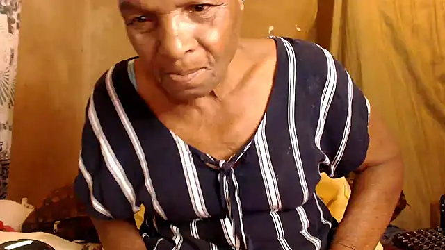 NaughtyGrannyのウェブカメラショー