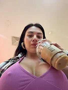 Wet__Bunny: διαδικτυακό σόου στην κάμερα