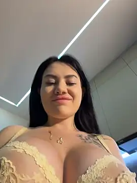 Pokazy przed kamerką – Wet__Bunny