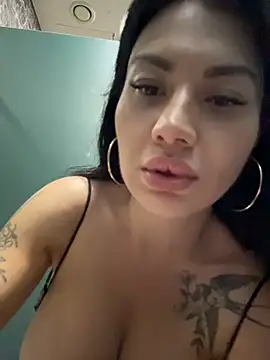 Wet__Bunny: διαδικτυακό σόου στην κάμερα