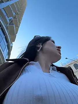 Wet__Bunny: διαδικτυακό σόου στην κάμερα
