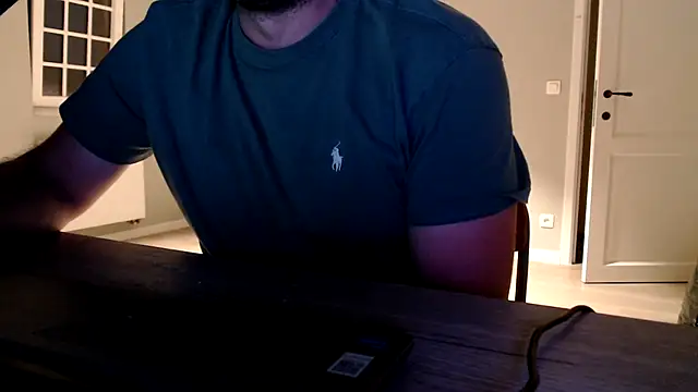 Show modela mrbigballs na web-kameri