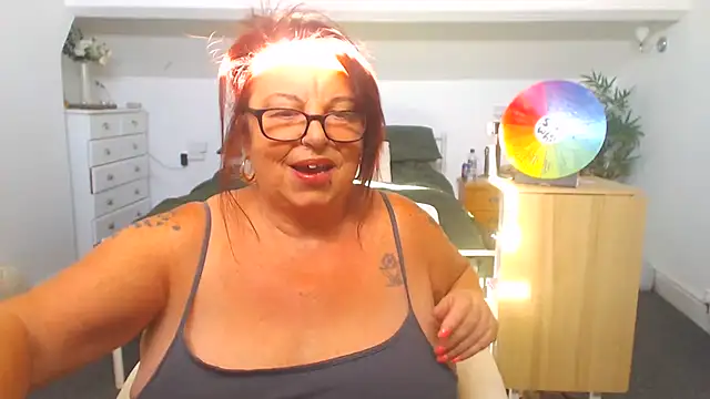 Show modela BuxomBeccaX na web-kameri