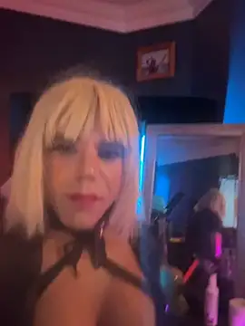 DolceMia84's Webcam Show