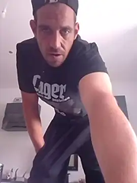 Codymc89: διαδικτυακό σόου στην κάμερα