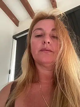 moniquerainx Show in webcam