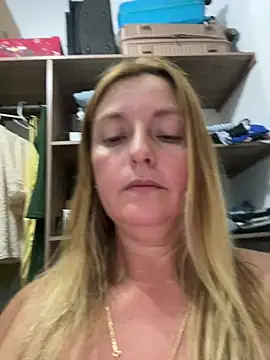 הופעת וובקאם של moniquerainx
