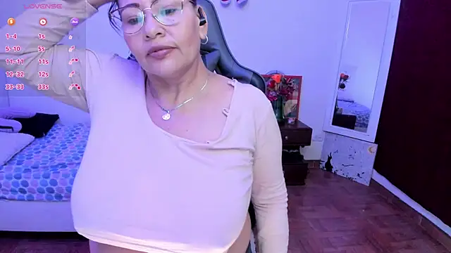 esmeralda_milf's Live XXX Chat