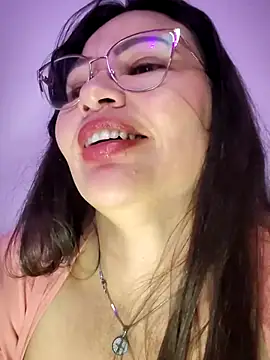 esmeralda_milf 现场XXX聊天