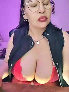 Chatroom XXX en direct de esmeralda_milf