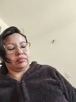 esmeralda_milf 在線直播表演