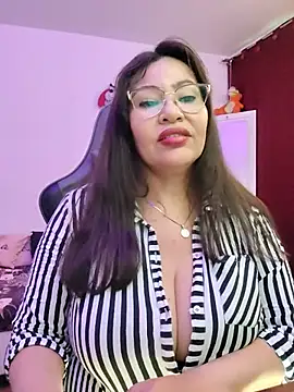 esmeralda_milf XXX чат на живо